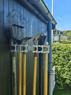 Haveredskaber der hænger på Viting420 redskabsophæng